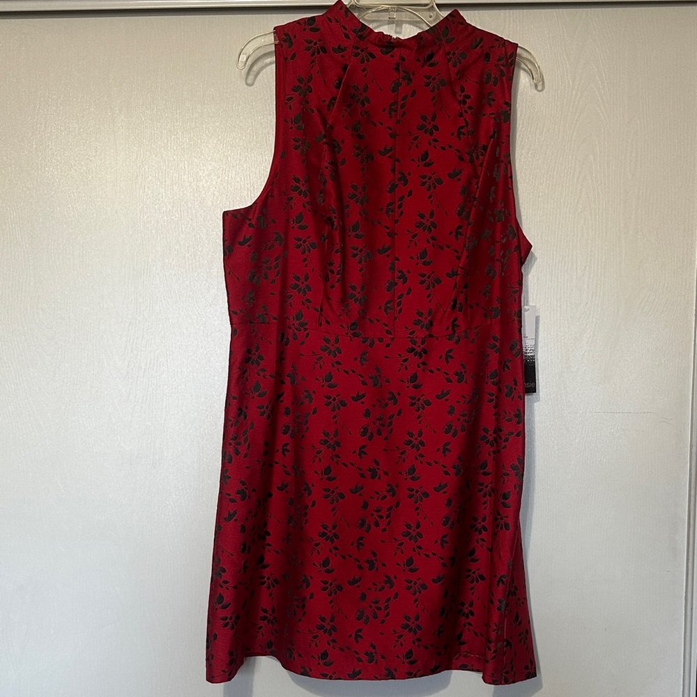 🆕Kensie Red Sleeveless Mock-Neck Mini Dress with Black Floral Print